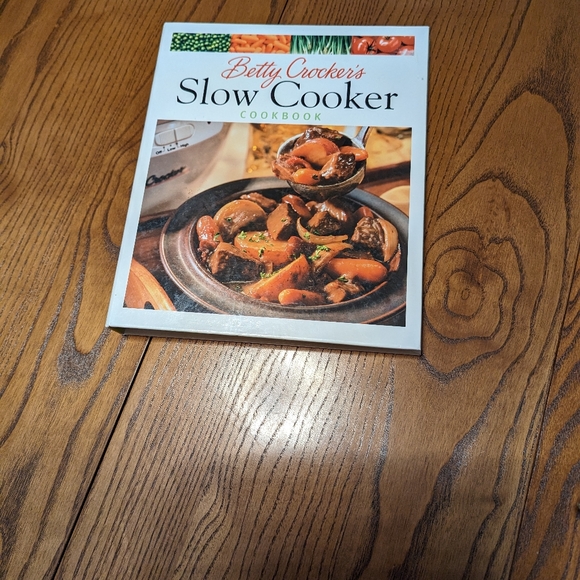 3/$30.  Betty Crocker slow cooker Cook book - Picture 1 of 3